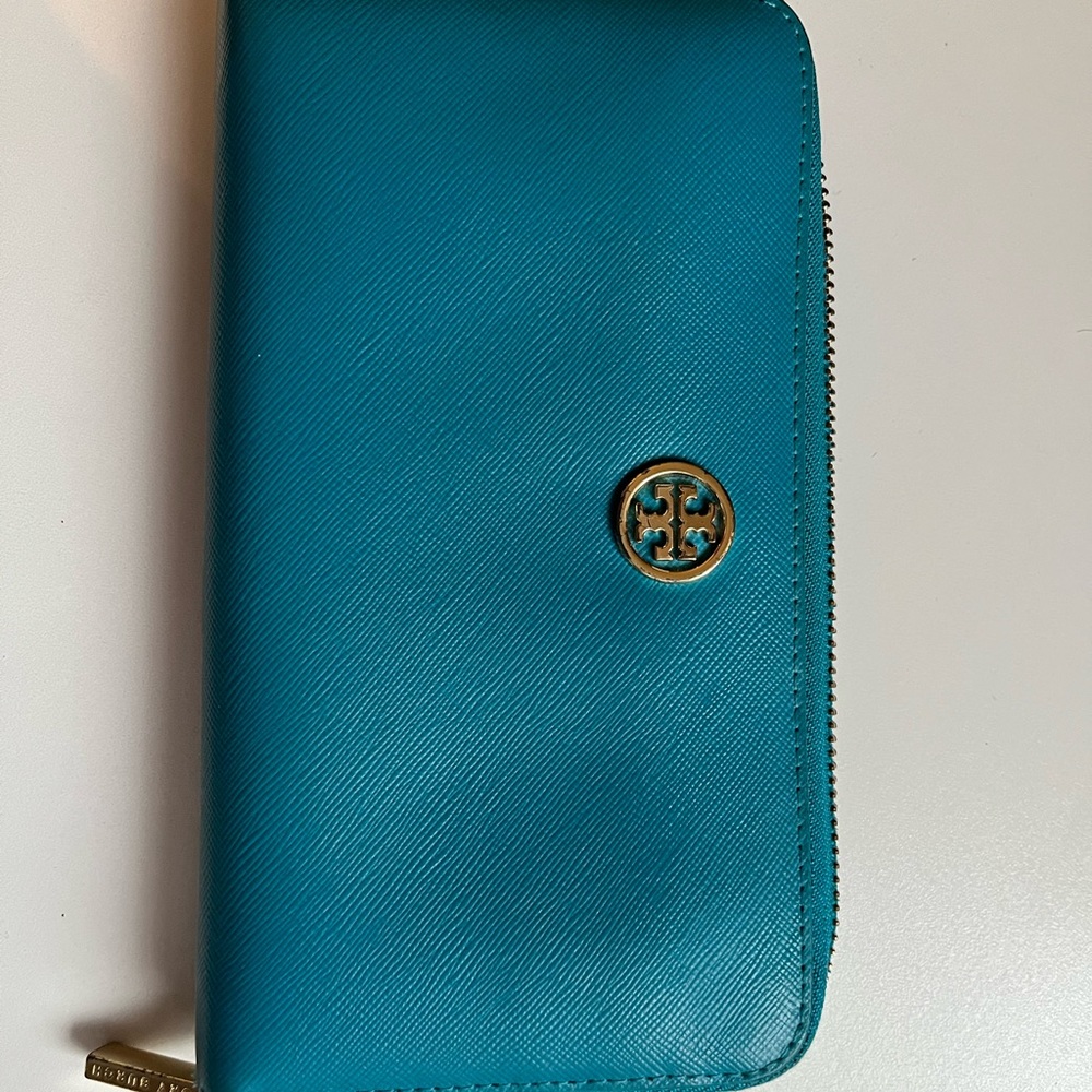 Tory Burch Robinson zip around wallet